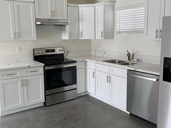 3rd image of 332 W Robertson Ave #B
