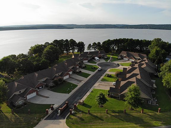 2nd image of 120 Marina Shrs