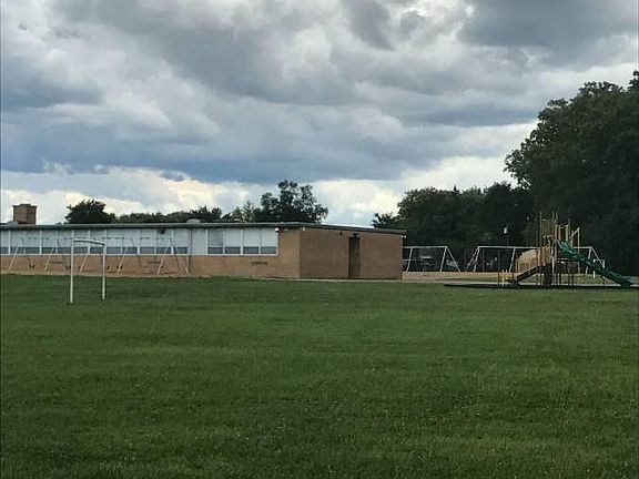 3rd image of 5900 Erica Ct