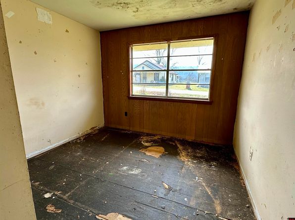 104 S Spring St, Marshall, AR 72650