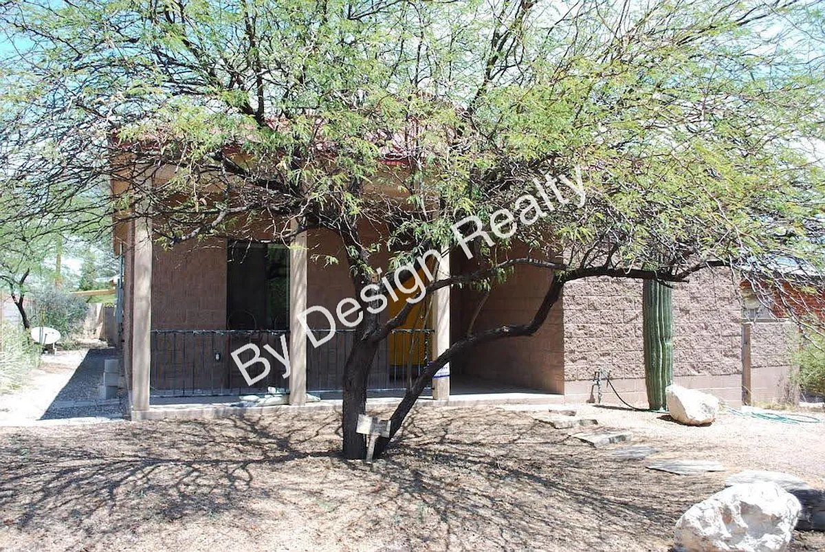 Building Photo - 1213 E Water St #1