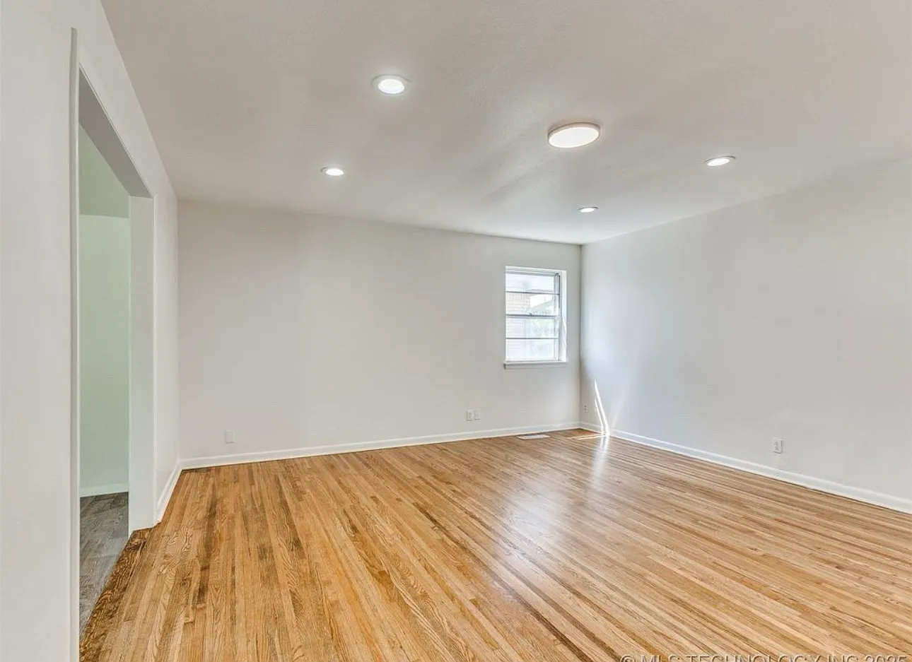 3 bed, 1.5 bath, 1450 sqft, $1,695 — Photo 2