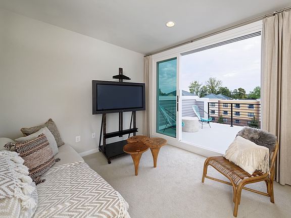 5th image of 161 Lejeune Way