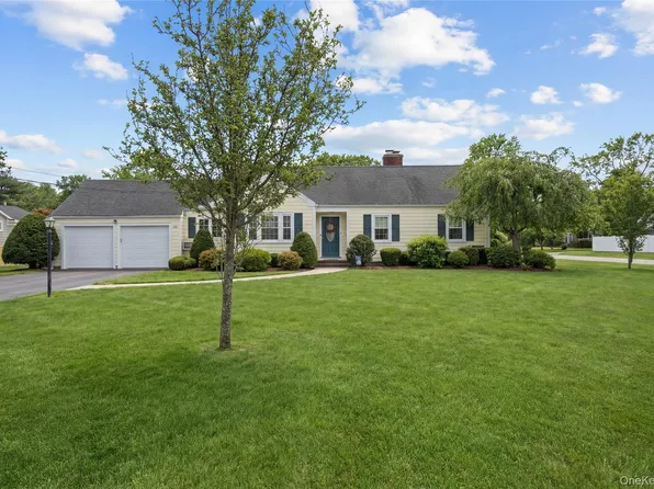 38 Bradish Lane, Bay Shore, NY 11706