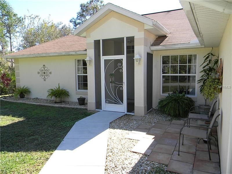 Screened front entry.