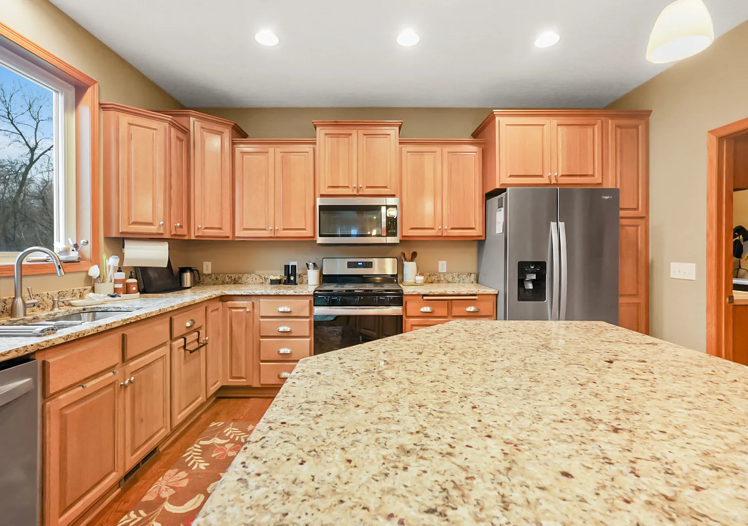 5 bed, 4167 sqft, $6,000 — Photo 3