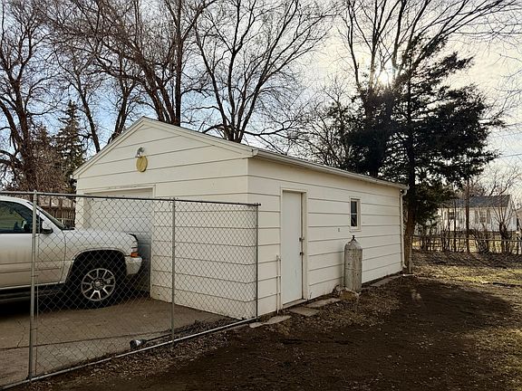 3rd image of 608 S 9th St