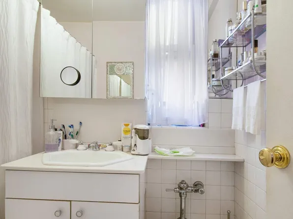 440 East 56th Street image 4 of 6