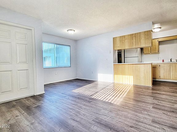 5th image of 1352 Westover St Unit 103