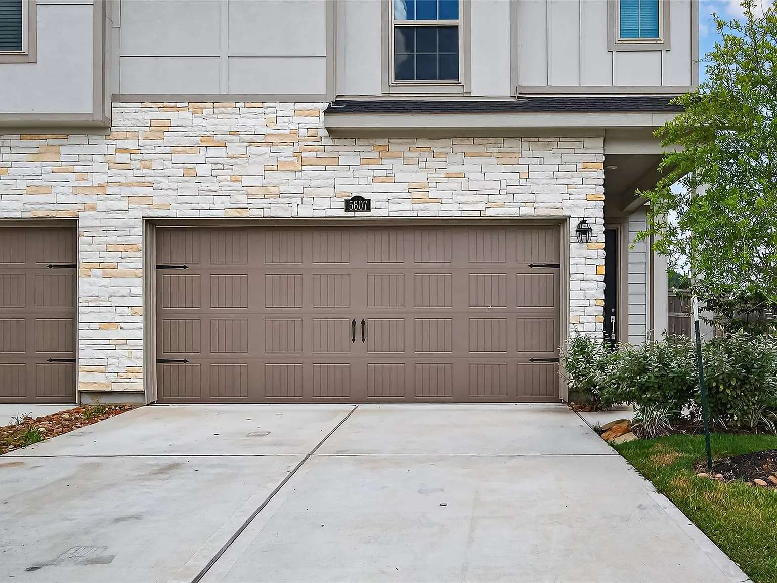 3 bed, 2.5 bath, 1877 sqft, $2,300 — Photo 4