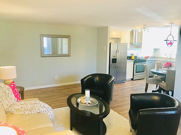 5th image of 137 Glen Hollow Dr