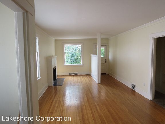 5th image of 2637 Mayfair Ave N