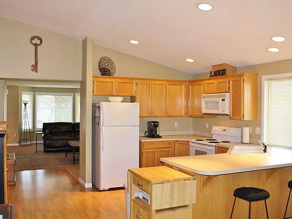 3rd image of 8304 Orcas Dr