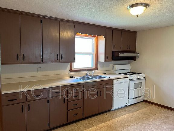 4th image of 2800 N 76th St