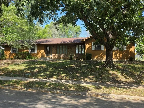 2600 Oxford Rd, Lawrence, KS 66049