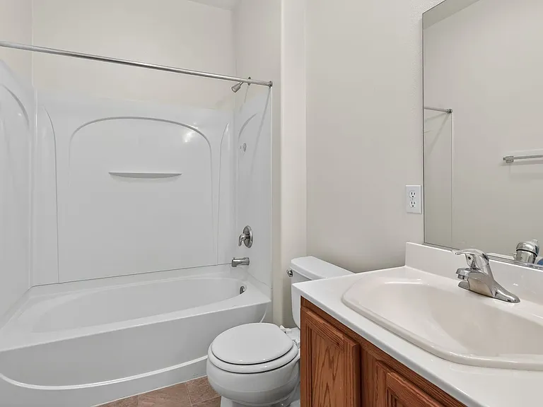 1704 Patrick Thomas Ct — Photo 32