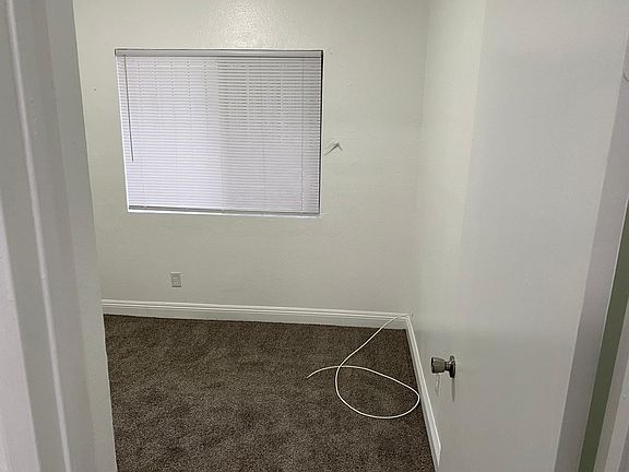 2nd image of 606 N Clementine St APT C