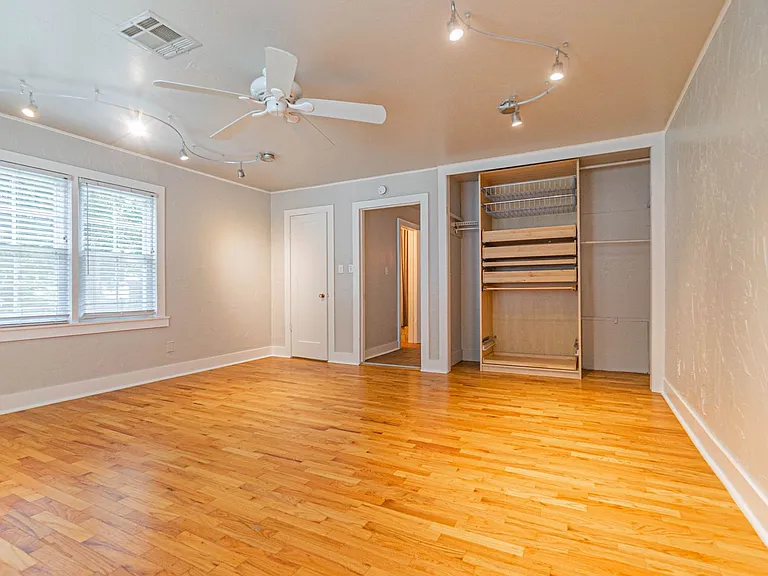 628 W Comanche St — Photo 17
