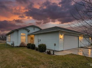 352 S Valley Dr, Nampa, ID 83686