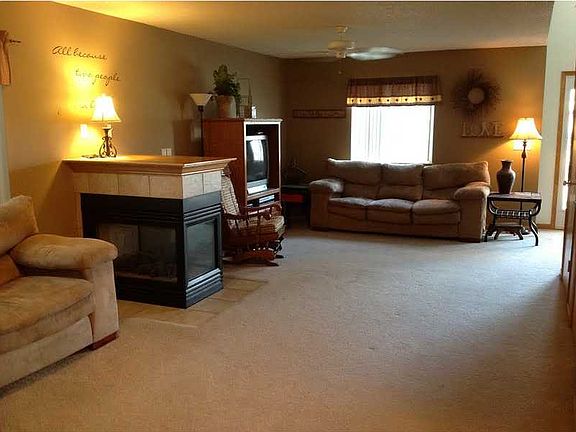 2nd image of 527 Penn Ct