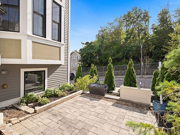 5th image of 9 Cedar St #1