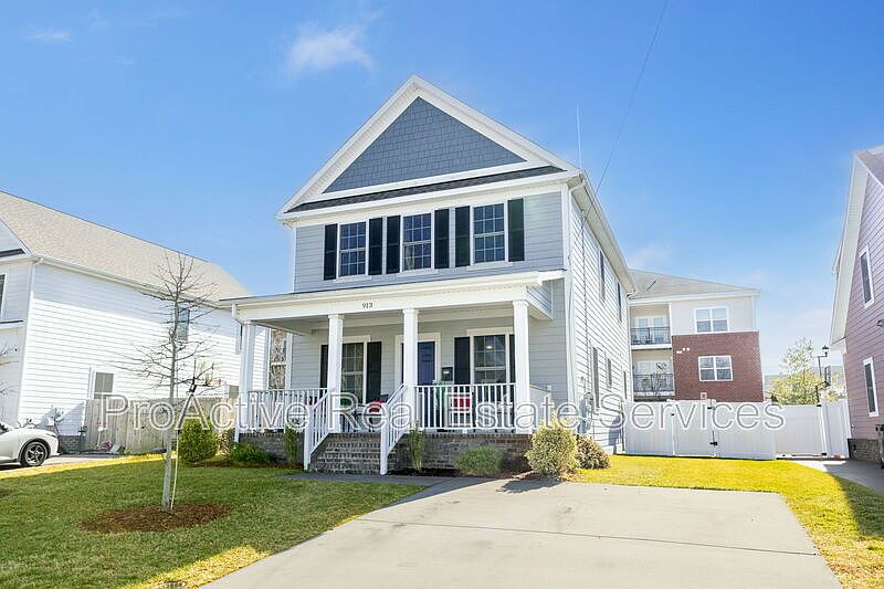 1st image of 913 Joyce St