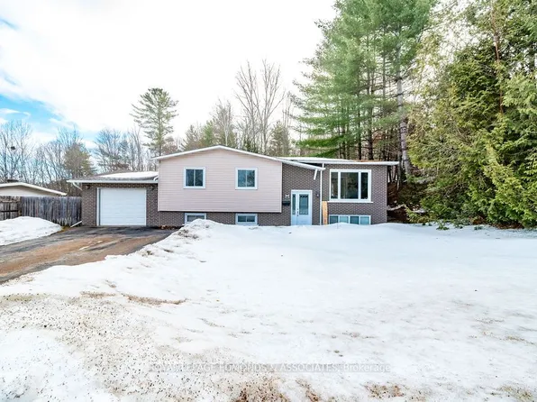 65 Armstrong Rd, Petawawa, ON K8H 2S2
