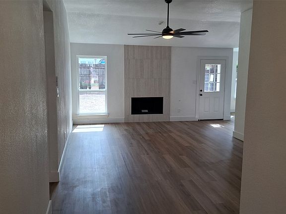 3rd image of 2116 Brooklake St W