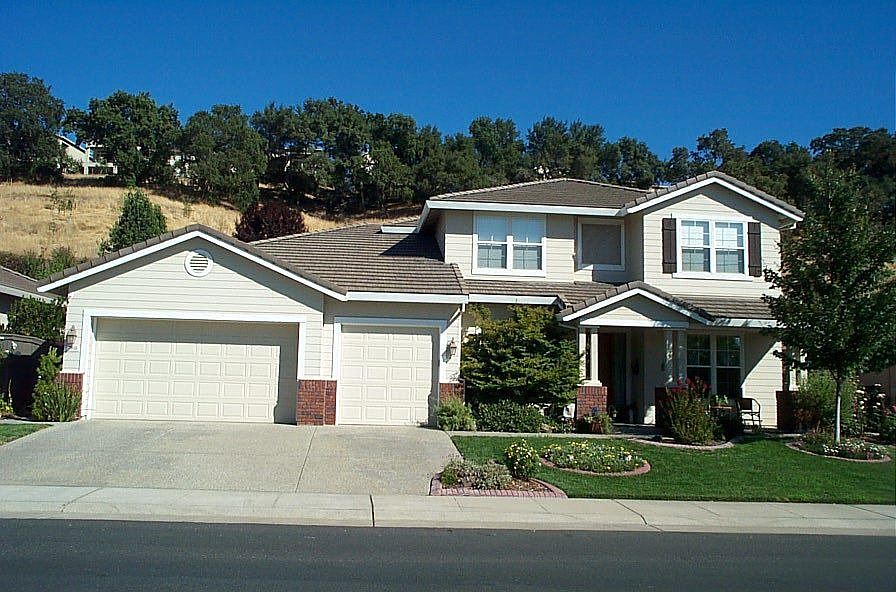 Beautiful Hillside Setting