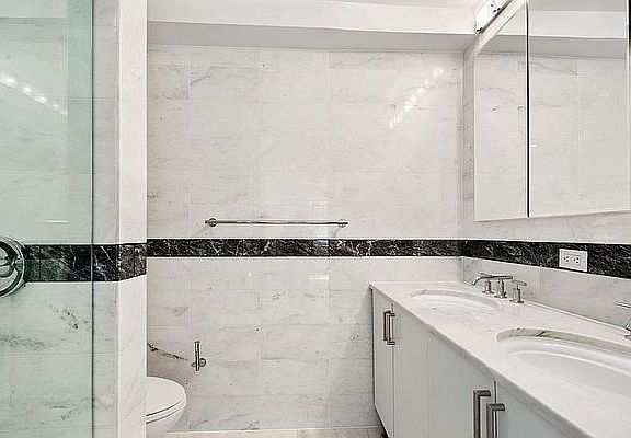 5th image of 85 E End Ave APT 6L