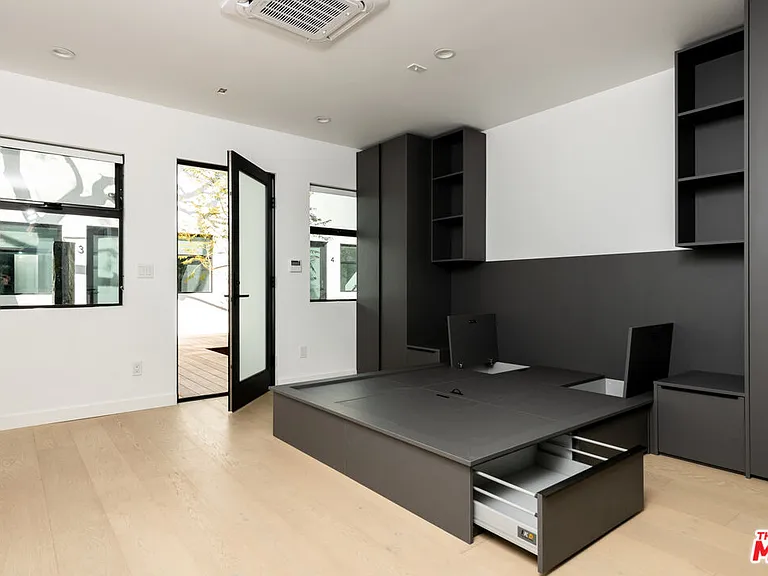 1325 Cabrillo Ave #11 — Photo 7
