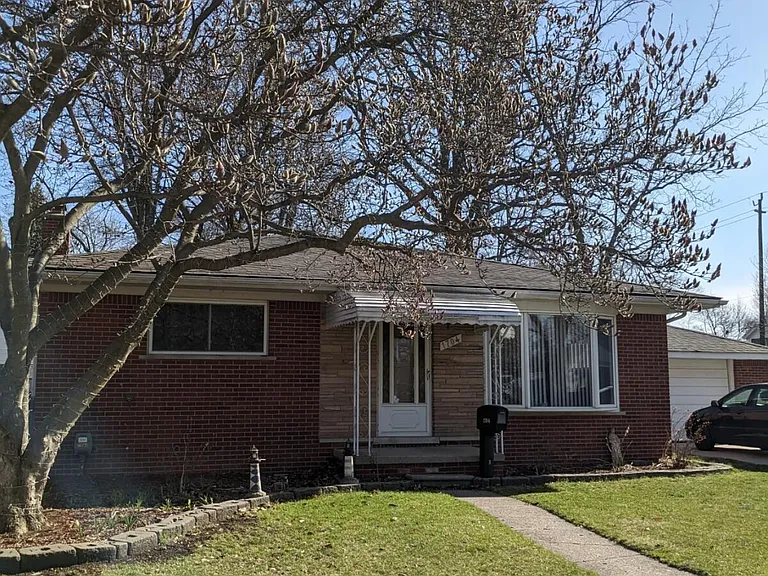 1704 Rowland Ave — Photo 1