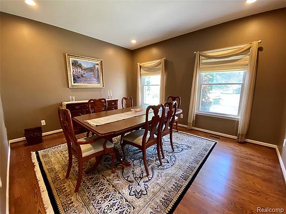 4th image of 3346 Saint Andrews Dr