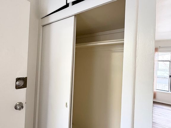 5th image of 7024 Hawthorn Ave #106