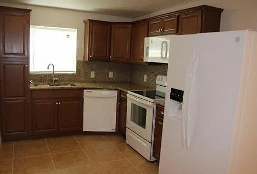 7006 S Mascotte St #C — Photo 3