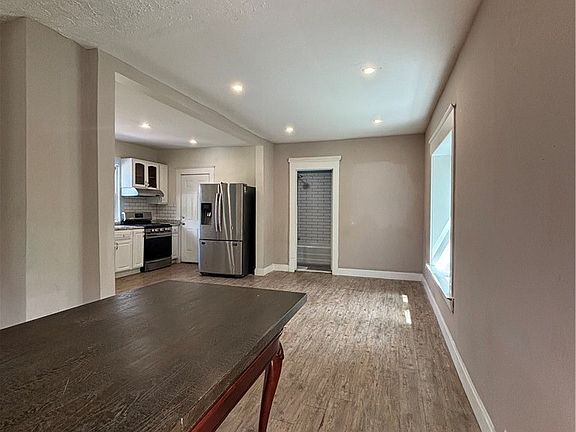 4th image of 517 East Ave
