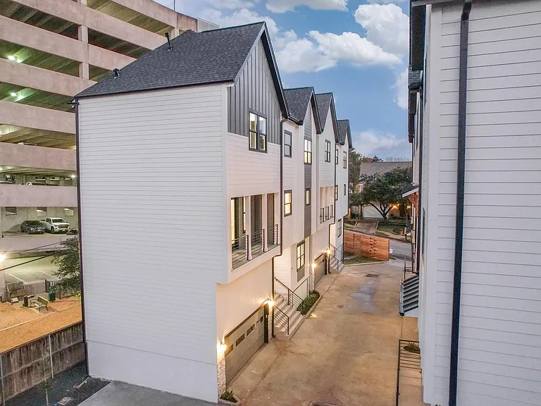 7016 Staffordshire Blvd #B — Photo 3