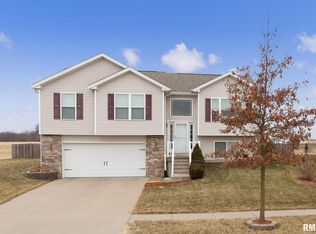 1610 Jenna Dr, Davenport, IA 52804