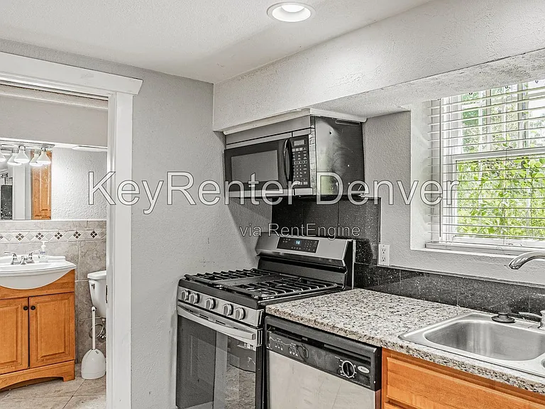 945 N Washington St #100 — Photo 17