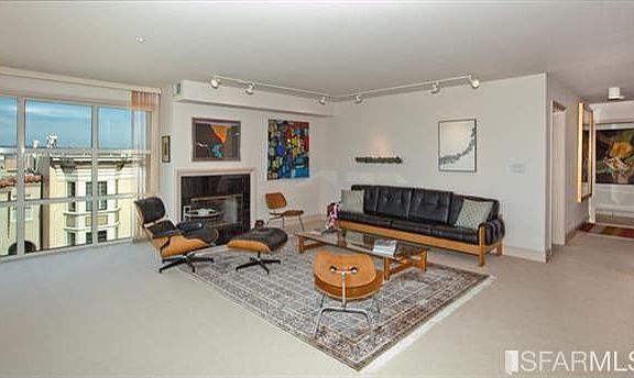 2nd image of 900 Green St APT 200