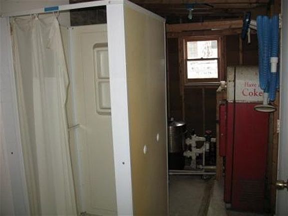 3rd image of 23 Clermont St