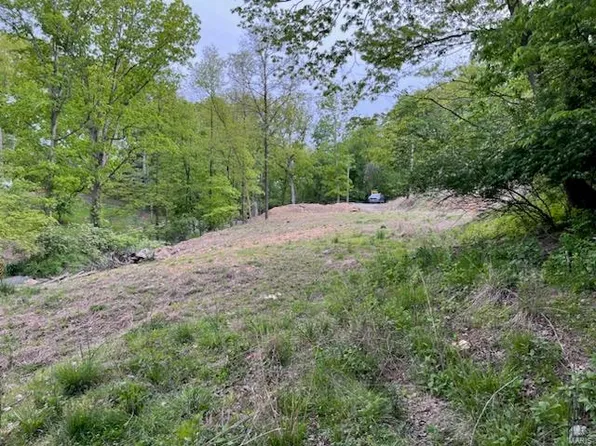 639 Castlewood Dr, Ballwin, MO 63021