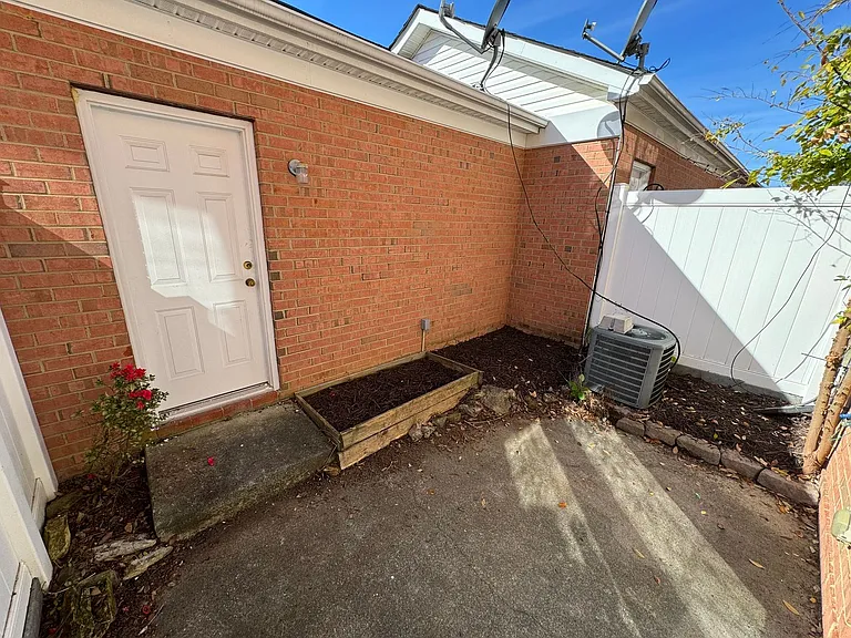 6918 Creft Cir — Photo 8