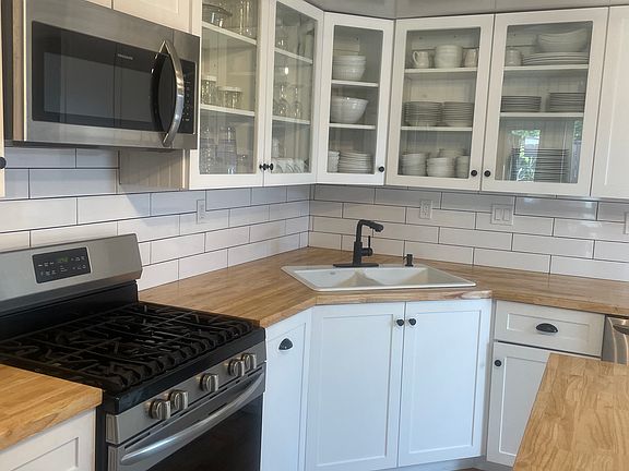 Custom kitchen microwave,dishwasher,stove,pantry
