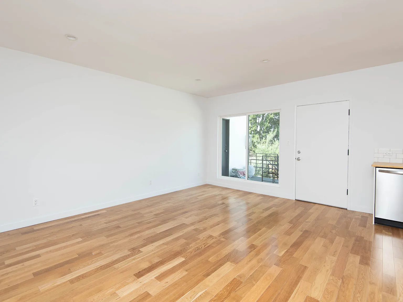 1 bed, 850 sqft, $2,695 — Photo 3
