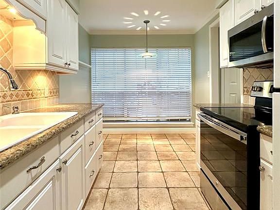 2nd image of 12 Hyde Park Blvd Unit 2