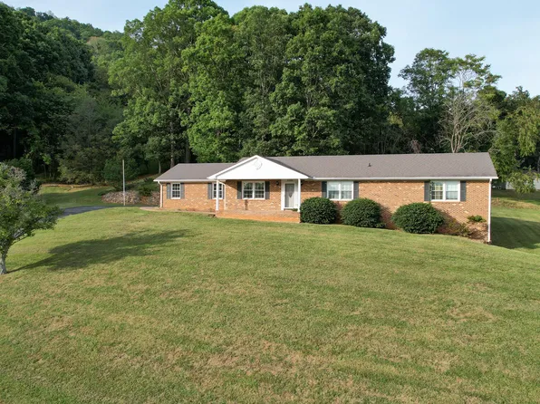3965 Poplar Grove Dr, Vinton, VA 24179