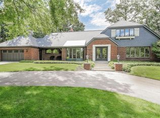 5818 Cascade Rd SE, Grand Rapids, MI 49546