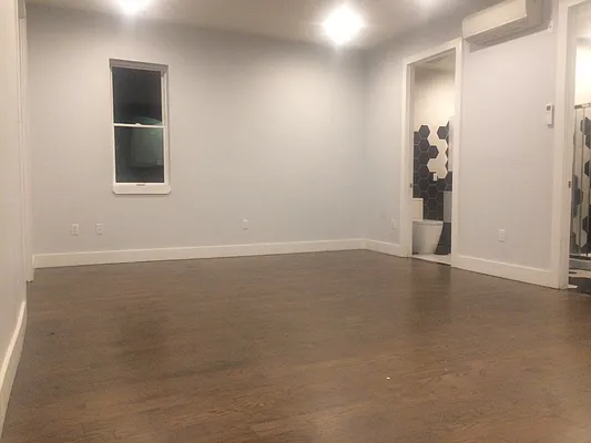 Rented by Premier Metro Realty Corp | media 23