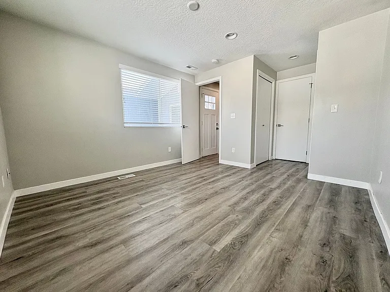 1255 E 5600 S — Photo 10